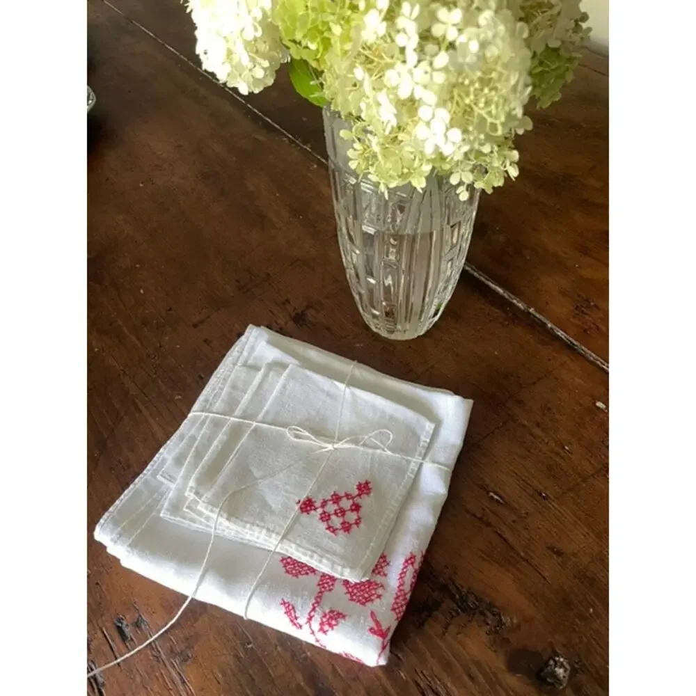 Vintage Hand Embroidered Red Cross Stitch Linen Tablecloth & 4 Napkins Set